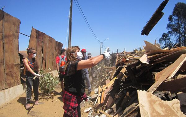 Trabajos de limpieza en las áreas damnificadas Trabajos de limpieza en las áreas damnificadas - Sputnik Mundo