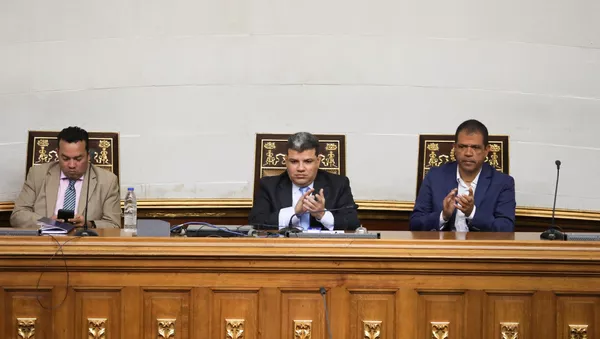 Luis Parra, Franklyn Duarte y José Noriega presiden la sesión de la Asamblea Nacional de Venezuela del 7 de enero de 2020