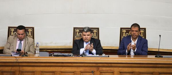 Luis Parra, Franklyn Duarte y José Noriega presiden la sesión de la Asamblea Nacional de Venezuela del 7 de enero de 2020 Luis Parra, Franklyn Duarte y José Noriega presiden la sesión de la Asamblea Nacional de Venezuela del 7 de enero de 2020 - Sputnik Mundo