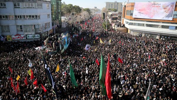 El funeral de del general Qasem Soleimani en Kerman, irán El funeral de del general Qasem Soleimani en Kerman, irán - Sputnik Mundo