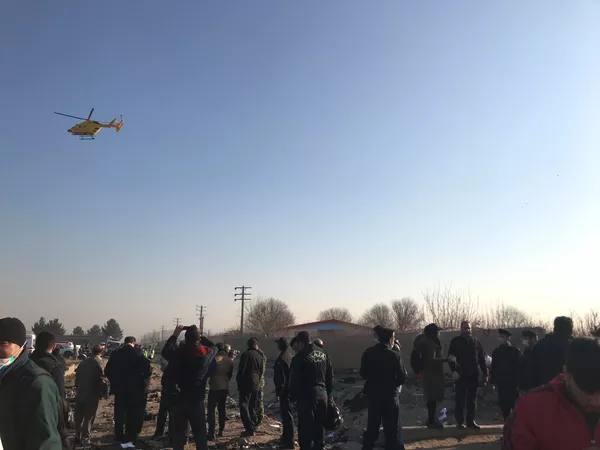 Los rescatistas en el lugar de la catástrofe aérea en Irán Los rescatistas en el lugar de la catástrofe aérea en Irán - Sputnik Mundo