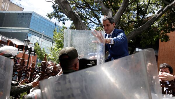 Juan Guaidó cerca de la Asamblea Nacional de Venezuela - Sputnik Mundo