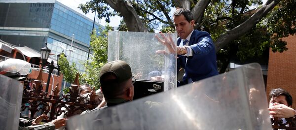 Juan Guaidó cerca de la Asamblea Nacional de Venezuela - Sputnik Mundo