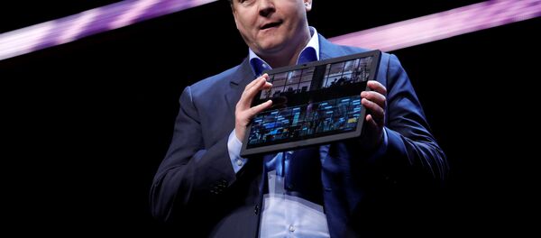 Lenovo presenta el ordenador plegable ThinkPad X1 Fold en CES 2020 - Sputnik Mundo