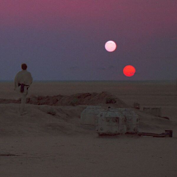 Qué es de la vida del niño que interpretó a Darth Vader después de la cárcel - Sputnik Mundo