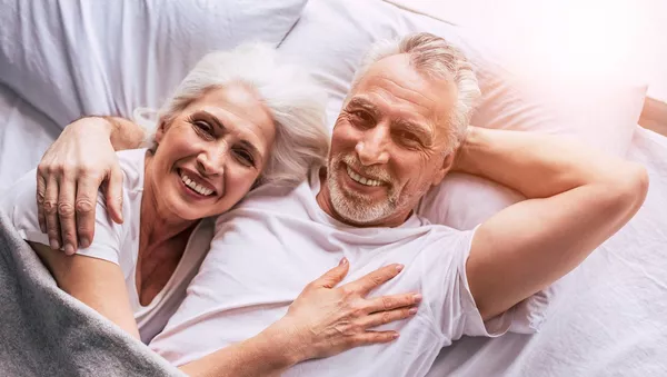 Una pareja de ancianos - Sputnik Mundo