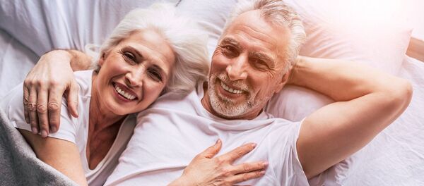 Una pareja de ancianos - Sputnik Mundo