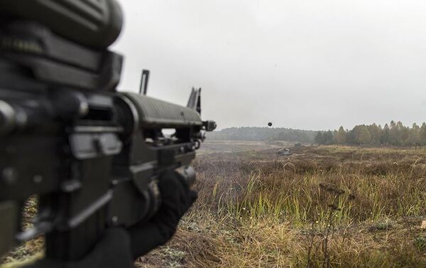 Los investigadores militares canadienses están estudiando cómo la tecnología láser podría permitir a los soldados ser más precisos al utilizar los lanzagranadas - Sputnik Mundo
