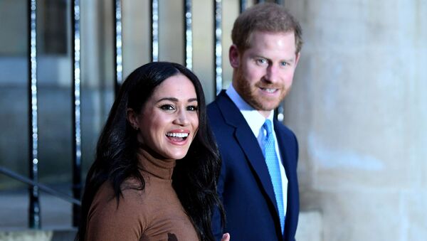 Meghan Markle y el príncipe Harry - Sputnik Mundo