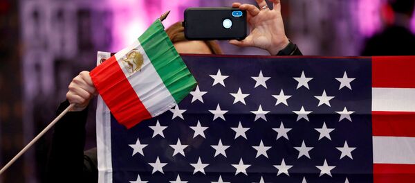 Las banderas de Irán y EEUU - Sputnik Mundo