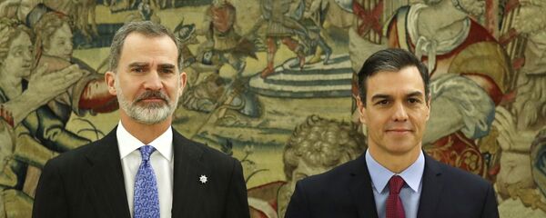 El Rey Felipe VI y Pedro Sánchez, presidente del Gobierno español  - Sputnik Mundo