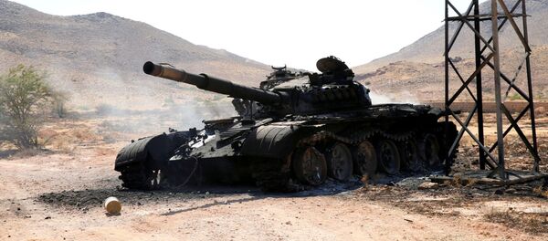 Un tanque destruido del Ejército Nacional Libio - Sputnik Mundo