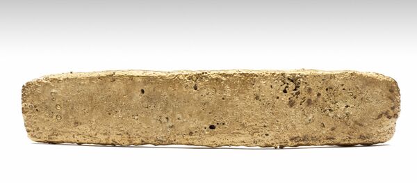 Un lingote de oro azteca (archivo) - Sputnik Mundo