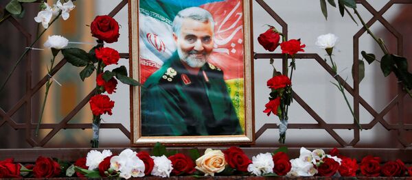 Un retrato de Qasem Soleimani, el general iraní asesinado por EEUU - Sputnik Mundo
