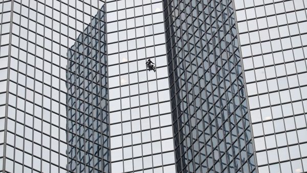 Alain Robert, escalador libre, más conocido como el 'hombre araña' francés Alain Robert, escalador libre, más conocido como el 'hombre araña' francés - Sputnik Mundo