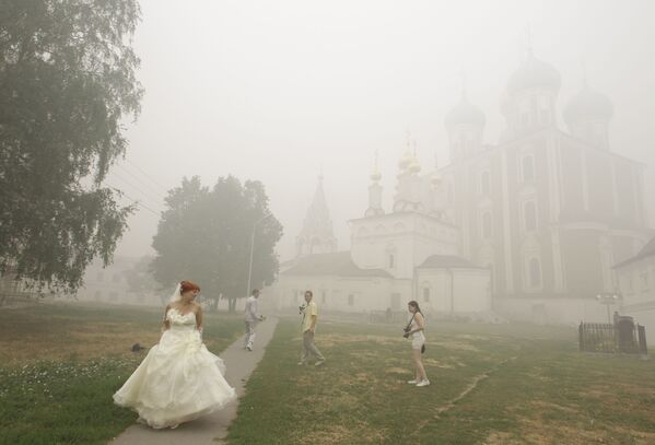 El amor lo puede todo: las bodas celebradas durante guerras y desastres naturales
 - Sputnik Mundo