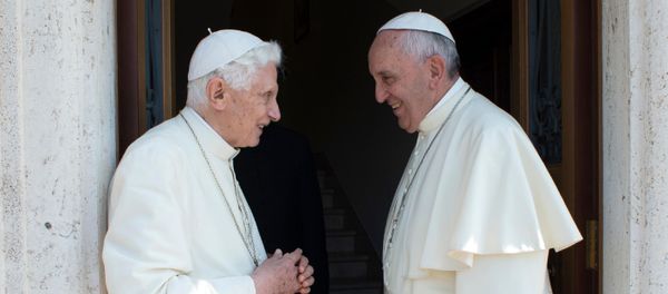 El papa Benedicto junto al papa Francisco - Sputnik Mundo