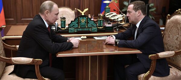 El presidente ruso, Vladímir Putin, y el primer ministro, Dmitri Medvédev - Sputnik Mundo