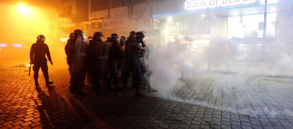 La policía de Beirut durante las protestas - Sputnik Mundo