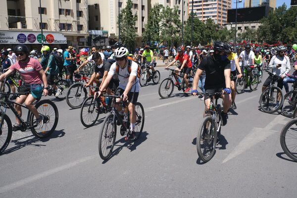 Las protestas en Chile hacen la revolución en dos ruedas Las protestas en Chile hacen la revolución en dos ruedas - Sputnik Mundo