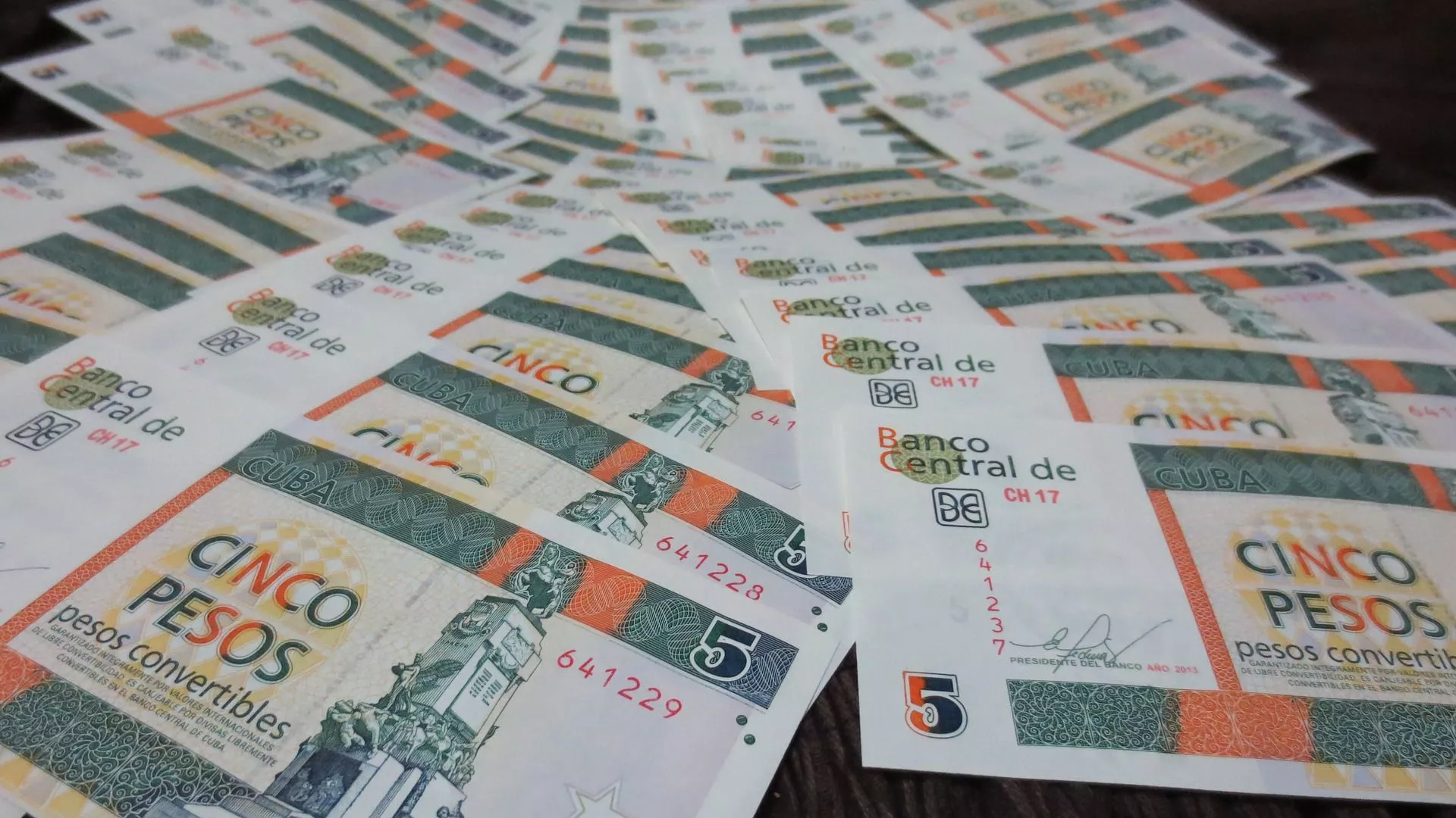 Billetes de pesos cubanos convertibles - imagen referencial Billetes de pesos cubanos convertibles - imagen referencial
