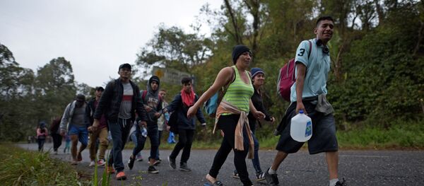 Caravana de migrantes hondureños a su paso por Guatemala Caravana de migrantes hondureños a su paso por Guatemala - Sputnik Mundo