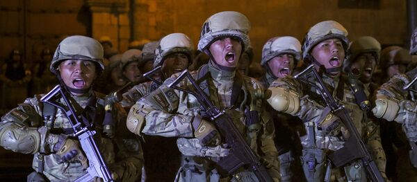 Militates bolivianos patrullando en La Paz - Sputnik Mundo