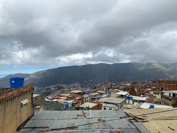 Hijos del éxodo venezolano: historias invisibles de los niños que migran con sus padres - Sputnik Mundo