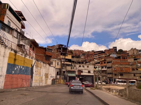 Hijos del éxodo venezolano: historias invisibles de los niños que migran con sus padres - Sputnik Mundo