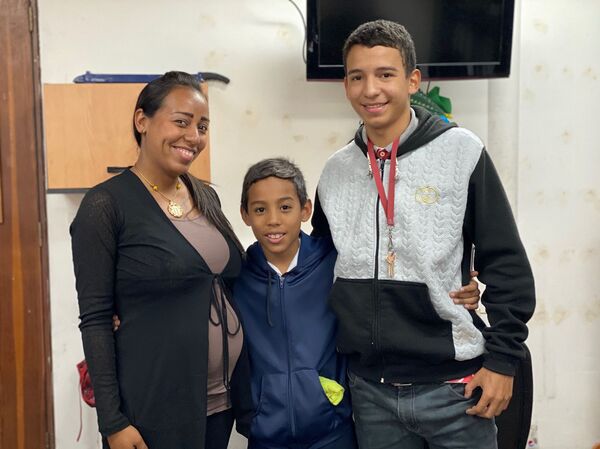 Hijos del éxodo venezolano: historias invisibles de los niños que migran con sus padres - Sputnik Mundo