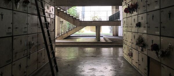 Pasillos de las galerías subterráneas, que cuentan con decenas de miles de nichos - Sputnik Mundo