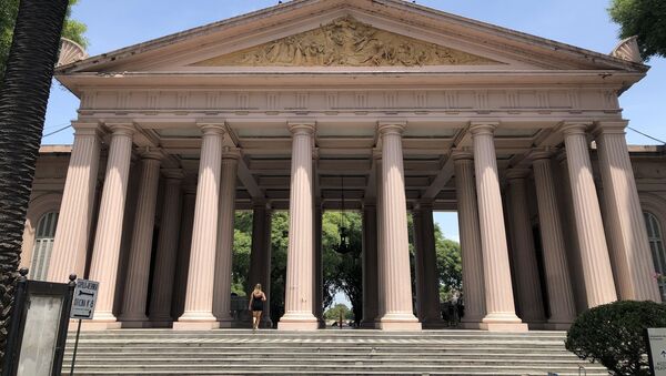 Pórtico de entrada al Cementerio de La Chacarita - Sputnik Mundo