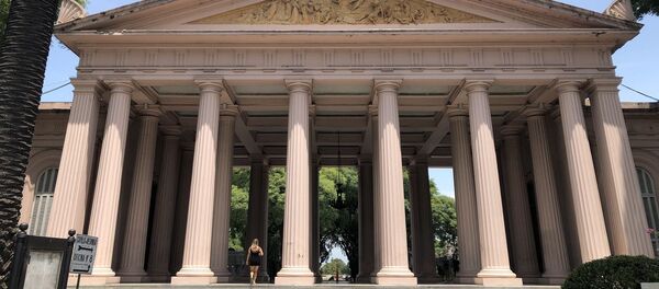 Pórtico de entrada al Cementerio de La Chacarita - Sputnik Mundo