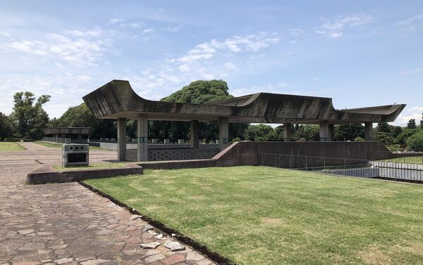 Estructuras que señalan las escaleras de ingreso a las galerías subterráneas - Sputnik Mundo