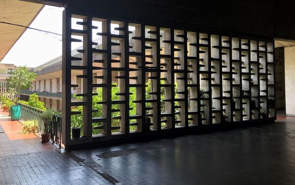 Todas las galerías cuentan con una gran entrada de luz con diferentes ornamentos en hormigón - Sputnik Mundo