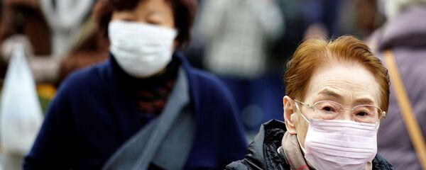 Peatones usan máscaras contra enfermedades y pandemias en China (archivo) Peatones usan máscaras contra enfermedades y pandemias en China (archivo) - Sputnik Mundo