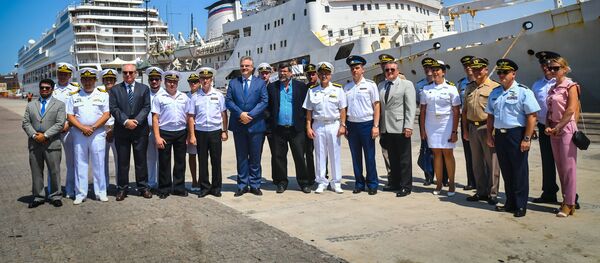 El personal del buque Almirante Vladimirski en Montevideo - Sputnik Mundo