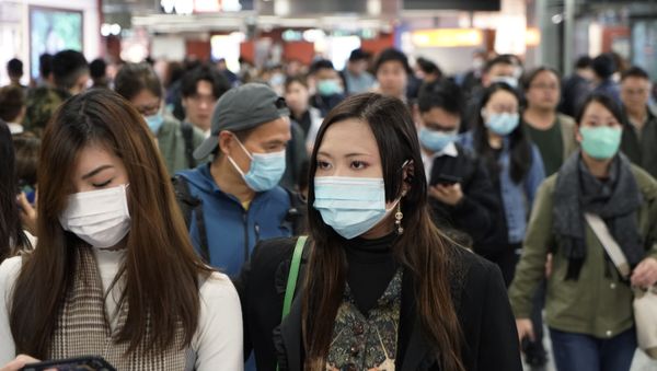 Los chinos llevan máscaras para no contagiarse Los chinos llevan máscaras para no contagiarse - Sputnik Mundo