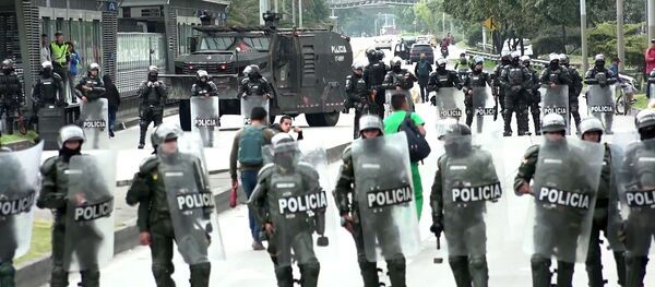 La violencia marca la primera protesta en Colombia tras una pausa La violencia marca la primera protesta en Colombia tras una pausa - Sputnik Mundo