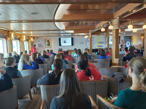 Desde la Antártida: el batallón de científicas que se forma para salvar el planeta - Sputnik Mundo