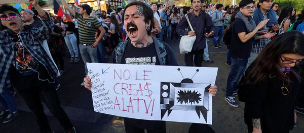 Manifestación de protesta en Chile - No le creas a la TV - Sputnik Mundo