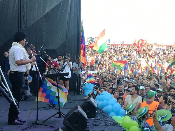 Bolivianos reconocen progreso de su país al celebrar los 14 años del Estado plurinacional Bolivianos reconocen progreso de su país al celebrar los 14 años del Estado plurinacional - Sputnik Mundo