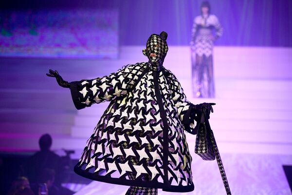 Un adiós extraordinario: el último desfile de Jean-Paul Gaultier en París
 - Sputnik Mundo