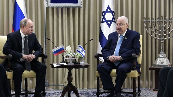 El presidente ruso, Vladímir Putin y su homólogo, Reuven Rivlin - Sputnik Mundo