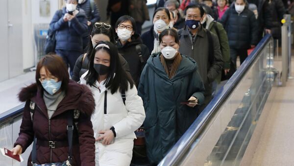 Pasajeros chinos en un aeropuerto - Sputnik Mundo