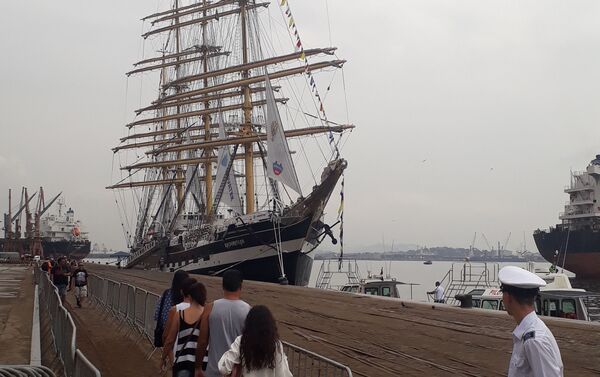 La vista general del velero Kruzenshtern en el puerto de Brasil - Sputnik Mundo
