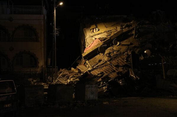 Consecuencias del terremoto que dejó decenas de muertos en Turquía - Sputnik Mundo