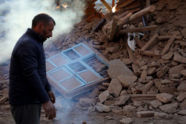 Consecuencias del terremoto que dejó decenas de muertos en Turquía - Sputnik Mundo