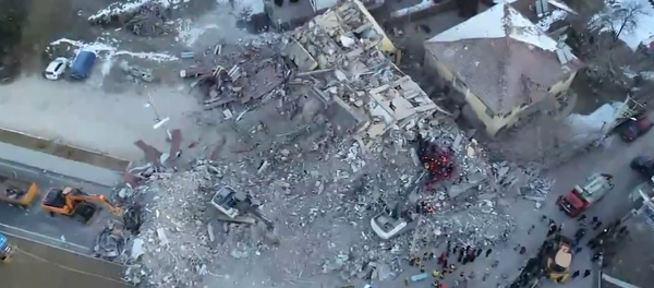 Destrucción total y operaciones de rescate tras el terremoto en Turquía - Sputnik Mundo