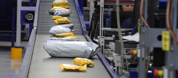 Envíos en un centro logístico (archivo) - Sputnik Mundo